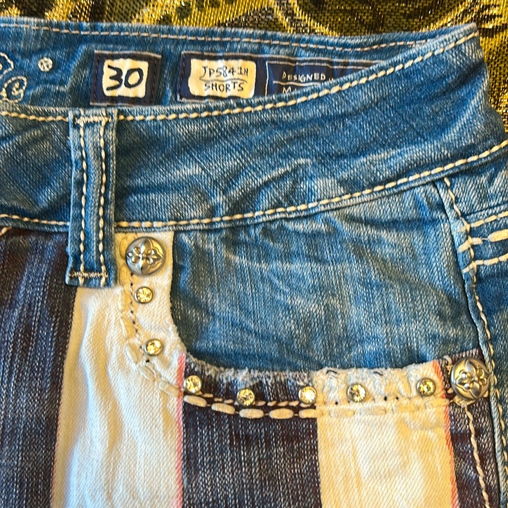 Miss Me NWOT 30 Stars & stripes Blue Jeans shorts with Distressed Vintage Look - Picture 7 of 15